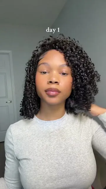 three days in my wash and go while using no bonnet, no touch ups, sweating at the gym, and putting my hair up multiple times lollll products used: @MICHE Beauty - tropical oasis gel #washandgo #3chair #curlyhair #curlyhairroutine #michebeauty 
