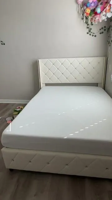 I definitely recommend to go buy this bedframe girlys!! 🫶🏽 ! delivery is very fast ! since Black Friday deals are out on TikTok shop, I definitely recommend to buy it now✨! the black Friday deal will end November 30! if you have any questions just  ask in the comments and I will answer!!!🫶🏽💝💝💕💕✨ have a beautiful day or night !  