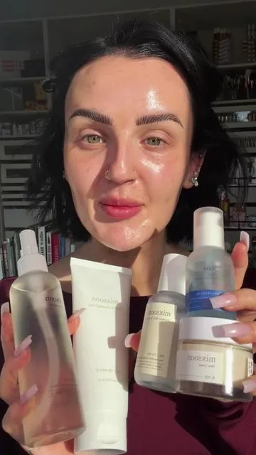This bundle is OVER $100 OFF! MY SKIN DRINKS THIS UP! @mixsoon knows how to HYDRATE! You’d be crazy to miss this deal! It’s INSANE! #mixsoonpartner #mixsoon ##TikTokShopBlackFriday #blackfriday 