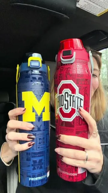 Frost Buddy just dropped these collegiate legacy bottles and omg people are freaking out! You can’t find stuff like this in the store  #frostbuddy #collegefootball #bottlebuddy #waterbottle 