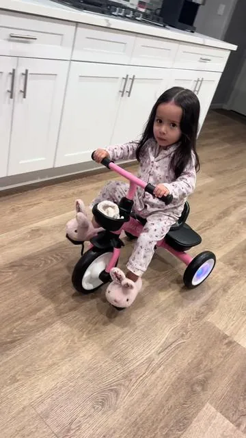 Her very first tricycle! #kidsoftiktok #toddlersoftiktok #parentsoftiktok #dadsoftiktok #momsoftiktok 