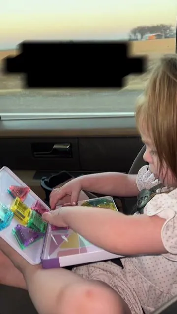 Pray for us on this 13 hour drive! 😅 #magnetictiles #travel #toddler #screenfreeplay #montessori 