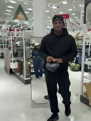 Late night errands run in my favorite hat that describes me well…… #hat #snapback #errandswithme #errandsoutfit 