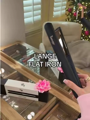 Lange Straight Forward Flat Iron 🎀💗 #lange #shoplange #tiktokshopcreatorpicks 