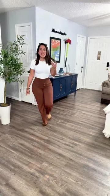 No les voy a mentir… estos pantalones pants… son de esos que te hacen ver arreglada sin esfuerzo 😮‍💨✨ Suavecitos, stretch, y con esa pierna ancha que estiliza TODO. Perfectos para trabajar, salir o literal andar cómoda pero cute. #officepants #yogapants #tiktokshopblackfriday #TikTokShopCreatorPicks #tiktokshopcibermonday 