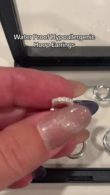 If you’re sick of your plating, wearing off your jewelry or them turning tarnished and different colors, you have got to check out this jewelry brand they sell waterproof jewelry that’s hypoallergenic for an amazing price! ##jewelry##hoopearrings##waterproofjewelry