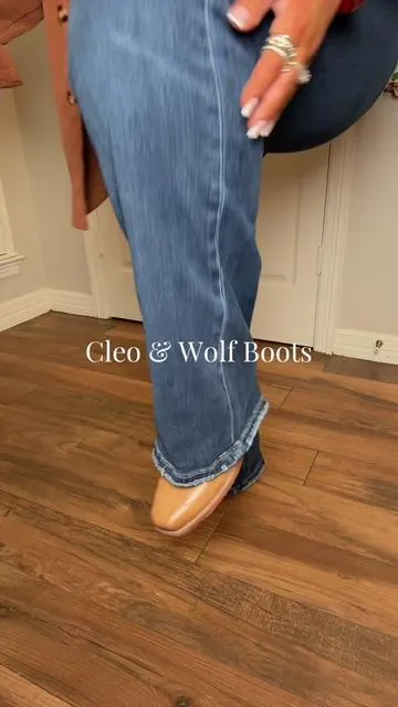 These boots get better the more you wear them! Comfortable and easy style western boots, and they are wide calf friendly. #westernboots #cowgirlboots #westernfashion #boots #leatherboots 