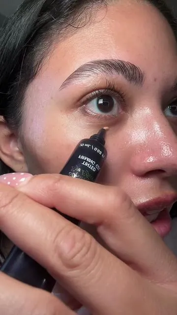 YALL this is a FREEZING tinted eye cream so it tightens your eye bags and hides dark circles 😍 @Westmore Beauty #westmorebeauty #60seceyeeffect #undereyebags #darkcircles #tiktokshopblackfriday 