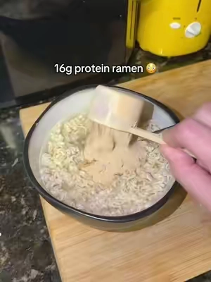 This is how you eat ramen the smart way, you add some protein and collagen to it!  #bonebroth #bonebrothramen #proteinramen #bonebrothprotein #bonebrothcollagen 