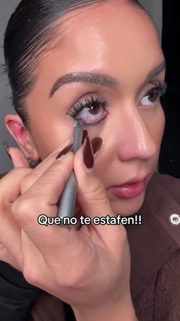 Una mujer dijo que le duro 3 dias!🤯  #eyeliner 