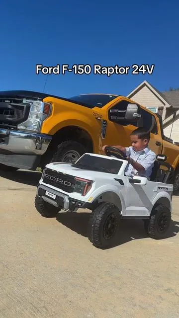 The perfect Christmas gift for your little driver! 🚗🎅 The Ford F-150 Raptor ride-on truck features LED lights, Bluetooth, and a parent remote. Fast, fun, and perfect for outdoor play. On Black Friday sale now! 🎁 @Segmart #FordF150Raptor #RideOnTruck #ChristmasGiftsForKids #tiktokshopBlackFriday #KidsRideOnCar