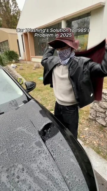 It’s 2025 and some people still using a 1985 rag 😭 Zero contact. No scratches. No paint damage. This is the upgrade. #carcleaning #carhack #carowners #tiktokshopblackfriday #tiktokshopcybermonday
