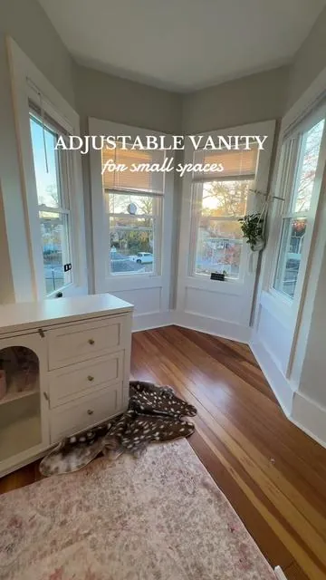 This desk to vanity for small spaces ended up being PERFECT for this spot in the new apartment 😍. #vanity #smallspaceliving 