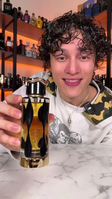 it is INSANE how strong this fragrance is 🤯💪🏼 #fragrance #fragrancetok #perfumetok #lattafateriaqintense #lemaleelixir 