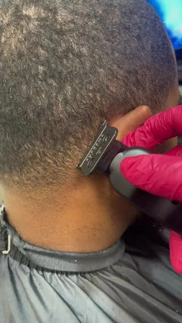 I can’t believe that the Supreme Trimmer Vader trimmer Lite came out the box zero gapped ready to give them clean sharp line up an shaves this is proof that they do #haircut #barbershop #HairClippers #MensGrooming #tiktokshopblackfriday 