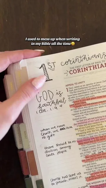 Guys this would make the perfect Christmas gift!!! There’s so many colors it’s so worth it! #christian #biblestudy #biblejournaling #jesus #bibleverse 