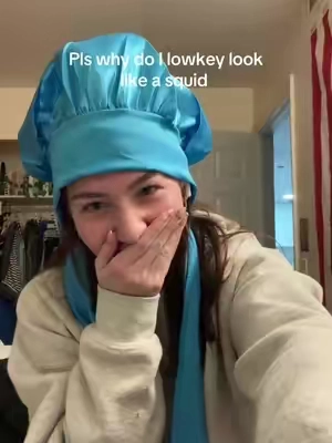 Totally looks different in the picture and yes I know the correct way to wear a bonnet I just thought this was funny #funny #bonnet #silkbonnet #ragebait #fyp 