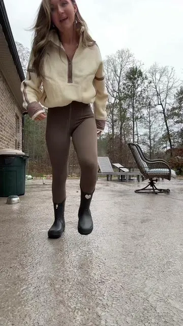 #rainboots #rainyday #crocsboots @Crocs 