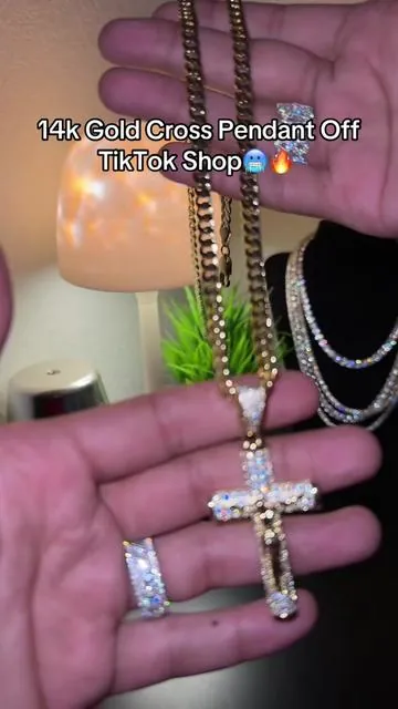 #14kgold #pendant #gold #cubanlink #14kgoldjewelry 
