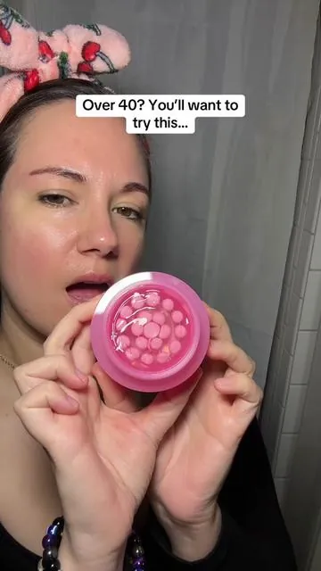 Medicube Salmon DNA Home Aesthetic Duo @medicube global #medicube #medicubesuperbrandday #skincareover40 #tiktokshopcreatorpicks #tiktokshopcybermonday 