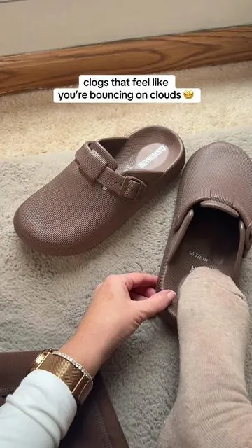 Cloud clogs from CUSHIONAIRE are literally INSANELY comfortable!! #clogs #comfortableshoes #tiktokshopcreatorpicks #tiktokshopcybermonday #tiktokshopblackfriday @Cushionaire 