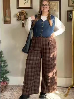 I am OBSESSED with these trousers! They are so comfy and airy and adorable. And the waist band is so stretchy and perfect!  I’m a 14/16, 5’4 wearing the 1X @Cider #plussizefashion #curvyfashion #fallfashion #plussizeclothing #widelegpants 