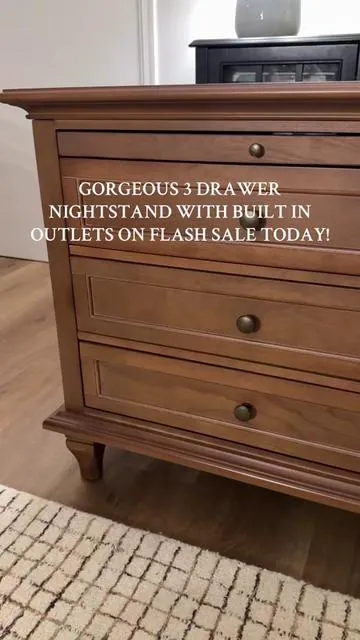 Shown here in acorn! I’ve been eyeing this wooden nightstand for so long. It’s so beautiful and the quality is amazing! It does require some pretty legit assembly. @Hulala Home #nightstand #endtable #woodfurniture #tiktokshopcreatorpicks 