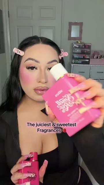 This is such a sweet and juicy long lasting fragrance! Truly one of my favorites 😍 #perfume #fragrance #fragrancetiktok #sweetperfume #longlastingperfume 