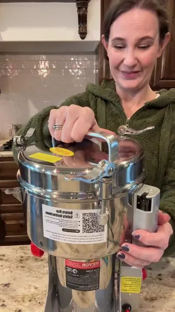 Watch me surprise myself by making flour when I set out to make flour. Small things for small people I guess. #vevor #vevorgrinder 