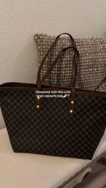This shoulder bag has it all, large capacity, beautiful, good quality and price!!🤎 Perfect as my daily bag!#shoulderbag #bags #pursetok #largecapacitybag #TiktokShopBlackFriday 