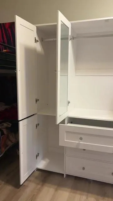 VOWNER Armario de madera grande de 4 puertas Dormitorio Armario alto Organizador de armario con cajones grandes Espejo Rieles colgantes y estantes Armario de almacenamiento de ropa para dormitorio #closet #closetorganization #armario #tiktokshopblackfriday #tiktokshopcybermonday 
