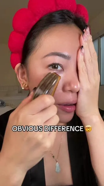 Facial dry brushing and gua sha have been my go-to for a quick, natural glow. They help with lymphatic drainage, reduce puffiness, and give your jawline that snatched, sculpted look without any irritation. If you want brighter, smoother, more lifted skin using simple tools, this routine is such a game changer for daily glow and circulation. #lymphaticdrainage #drybrushing #guasha #antiaging #tiktokshopcreatorpicks 