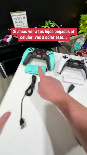 Ok pero ¿40,000 juegos? 😳🔥 Este Retro Stick PRO trae absolutamente TODOS los clásicos: Mortal Kombat, Mario, Donkey Kong, Pac-Man, Street Fighter, Crash, Sonic… Plug & play en cualquier TV. Prepárate para convertir tu sala en un arcade 🤯👾 #TikTokShopCreatorPicks #TikTokShopBlackFriday #TikTokShopCyberMonday #RetroStickPro #RetroConsole retro gaming, consola retro, 40000 juegos, mortal kombat, mario bros, arcade en casa, nostalgia gamer, regalos tech, plug and play, family night