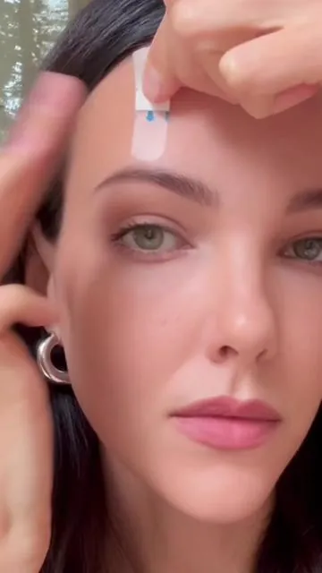 Lift your brow, open your eyes 👀💖 #fyp #TikTokMadeMeBuyIt #FaceLiftTape #BeautyRoutine #ContourHack #TikTokShopHolidayHaul #TrendingNow #SelfCare #MakeupHack #SkincareTips