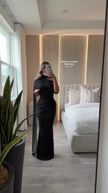 My jaw dropped when I saw this dress!!  #occasionwear #maxidress #fashioninspoforyou #formaldress #weddingguestdress 