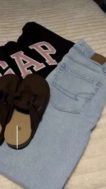 Theeee shoes for the cold season 🌨️🤎 #clogs #clogshoes #suedeshoes #outfit #ootd 