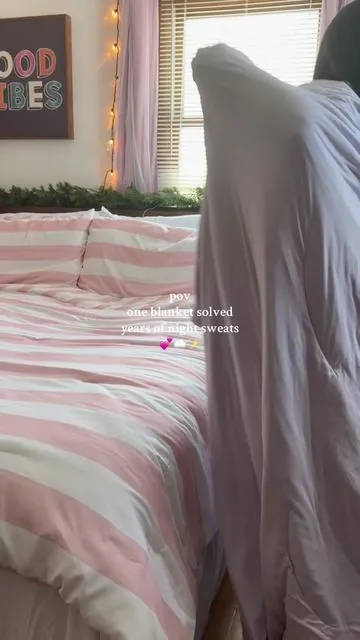 This cooling blanket changes the way I sleep FOR GOOD 🥹👏🏼✨ #mellowsleep #mellowcoolingblanket #coolingblanket #nightsweats #tiktokahopholidayhaul 