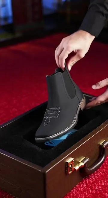 Men’s Chelsea Boots-Stylish Design for Casual & Formal Wear #mensboots #chelseaboots #stylishshoes#casualstyle #formalwear 