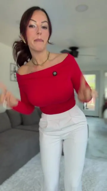 Finally 2 pack of their stretchy business casual pants!!!!  #christmasoutfit #winterfashion #halaraeveryday #halarapants #tiktokshopcreatorpicks  