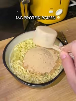 Start adding protein to your ramen! 💪🏼  #bonebroth #bonebrothcollagen #proteinramen #ramenhacks #bonebrothprotein 