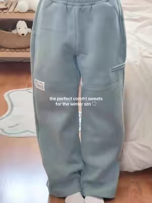 so comfy and perfectly baggy <3  (ref size small) #comfrt #comfrtsweatpants #sweatpants #baggysweats #baggysweatpants @Comfrt 
