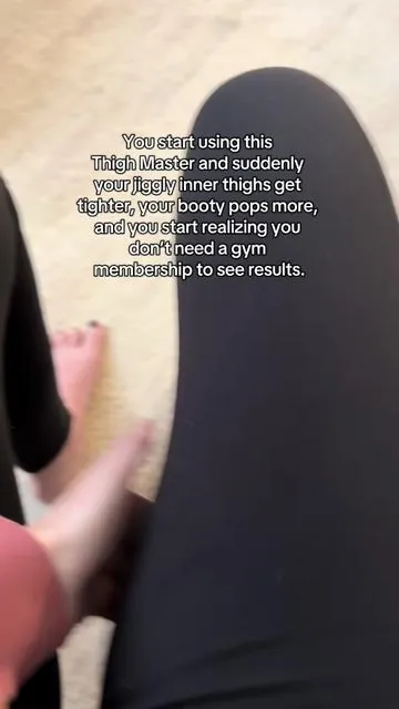 This thigh master is perfect for working on those inner thigh muscles to tone them up 😜 #thighmaster #innerthighexercise #homeworkout #legworkouts 