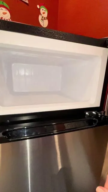 This compact fridge is giving me life right now 🥰 #minifridgerestock #minifridge #compactfridge #minifridgewithfreezer 
