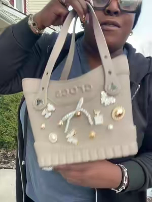 If you obsessed with crocs, you have got to Check out there Tote bags …#crocsbag #crosctote #crocstotebag #crocsgang @Crocs 