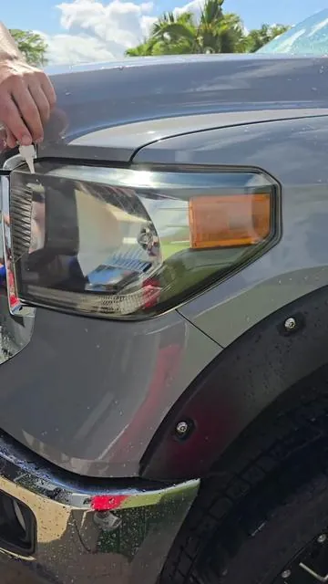 Producto para li.piar las.lamparas de los autos como.remover las machas de las farolas de los carros camiones y mas #carro #camion #auto #camioneta #headlamp 