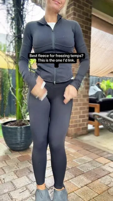 Trying on both Halara fleece legging levels so you can actually see the difference. They look identical on — the Extra Heat just keeps you warm in freezing temps. Linked the warmer pair. #WinterLeggings #ColdWeatherOutfits #TikTokMadeMeBuyIt #TikTokShopHolidayHaul #FitnessMomStyle @Halara_official @Halara 