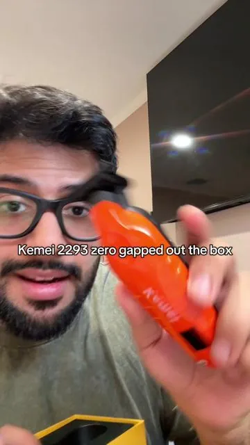 If you want crispy lines you need zero gapped trimmers. The Kemei 2293 comes ready to use out the box #kemei #barber #trimmer #tiktokshopcreatorpicks 