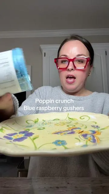 @PoppinCrunch intense blue raspberry gushers💙 #gushers #blueraspberrygushers #candytok #candy #poppincrunchgushers 