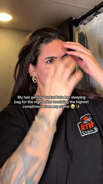 For the first time in 6 months I saw my stylist & she literally goes “I am so jealous of how healthy and long your hair is”, so much so, that I didn’t need to even need to get a cut.    I will DIE on the hill of wearing a bonnet to bed EVERY. SINGLE. NIGHT. Frizz? Gone. Breakage? Gone. Blowouts? Last way longer. Compliments? Constant. Anytime someone asks what I use → it’s this bonnet. Every time this is where I point them. If you want long, glossy, healthy hair… tuck her in at night ✨💤 
