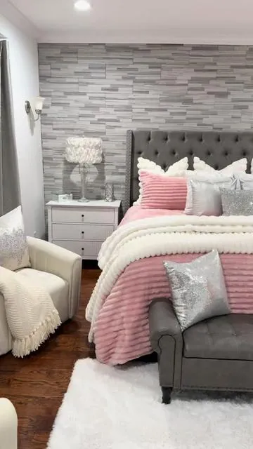 This Three Piece Flannel Comforter Set from Bedelite is so warm. Perfect Comforter Set for the Winter. It includes the Comforter and Two Pillow Shams.@BEDELITE HOME #comforter #comforterset #bedding #bedset #beddingsets 